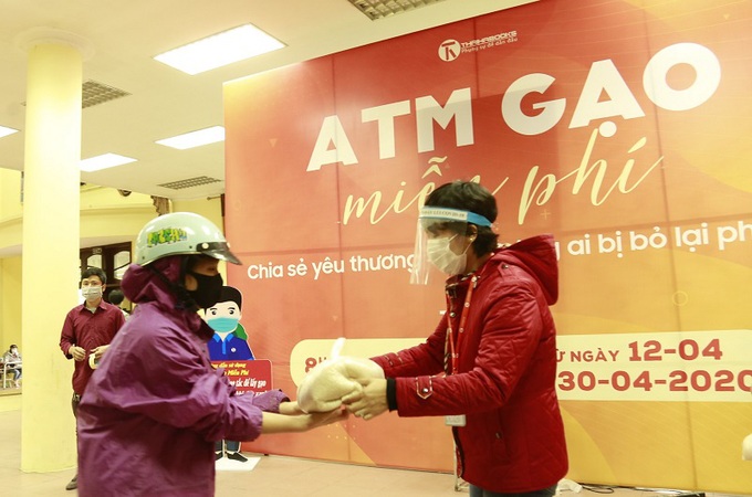 Quận Bắc Từ Liêm: Cây “ATM gạo” phát miễn phí cho người khó khăn  - Ảnh 1.