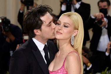 Con dâu tỷ phú của vợ chồng Beckham: Nguồn cơn của mọi mâu thuẫn?