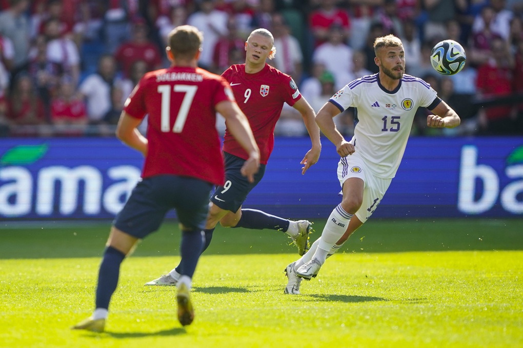 Ronaldo không ghi bàn, Bồ Đào Nha thắng đậm nhờ Bruno Fernandes - 3 Ronaldo không ghi bàn, Bồ Đào Nha thắng đậm nhờ Bruno Fernandes - 3