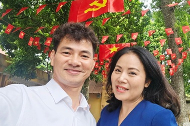 Bức ảnh NSND Xuân Bắc hội ngộ Hồng "Sóng ở đáy sông" gây chú ý