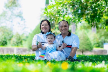 Người phụ nữ khuyết tật vẽ lại cuộc đời bằng sự lạc quan