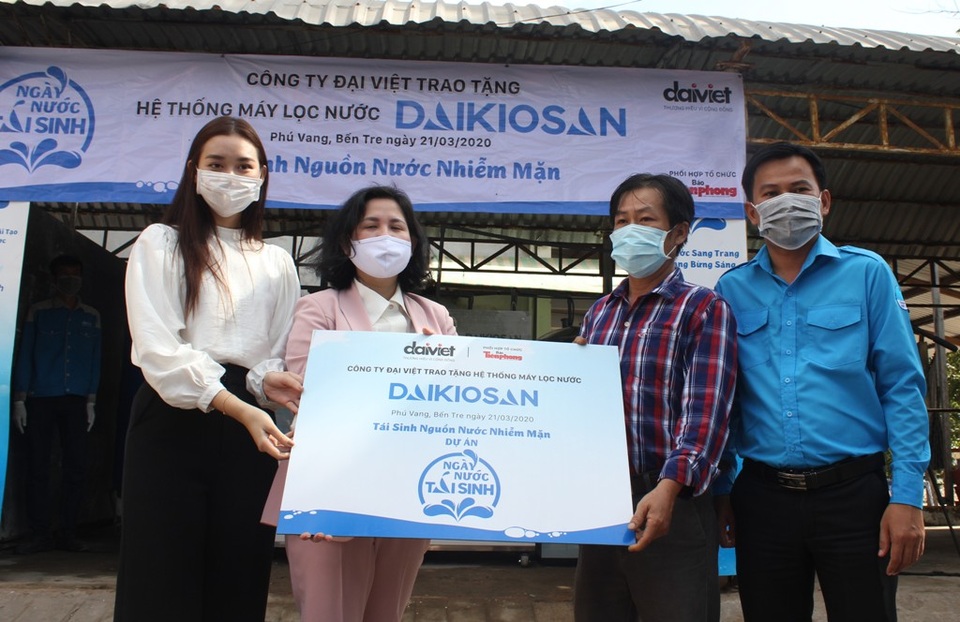Người dân Bến Tre mừng rỡ vì nhận được máy lọc nước - 1 Người dân Bến Tre mừng rỡ vì nhận được máy lọc nước - 1
