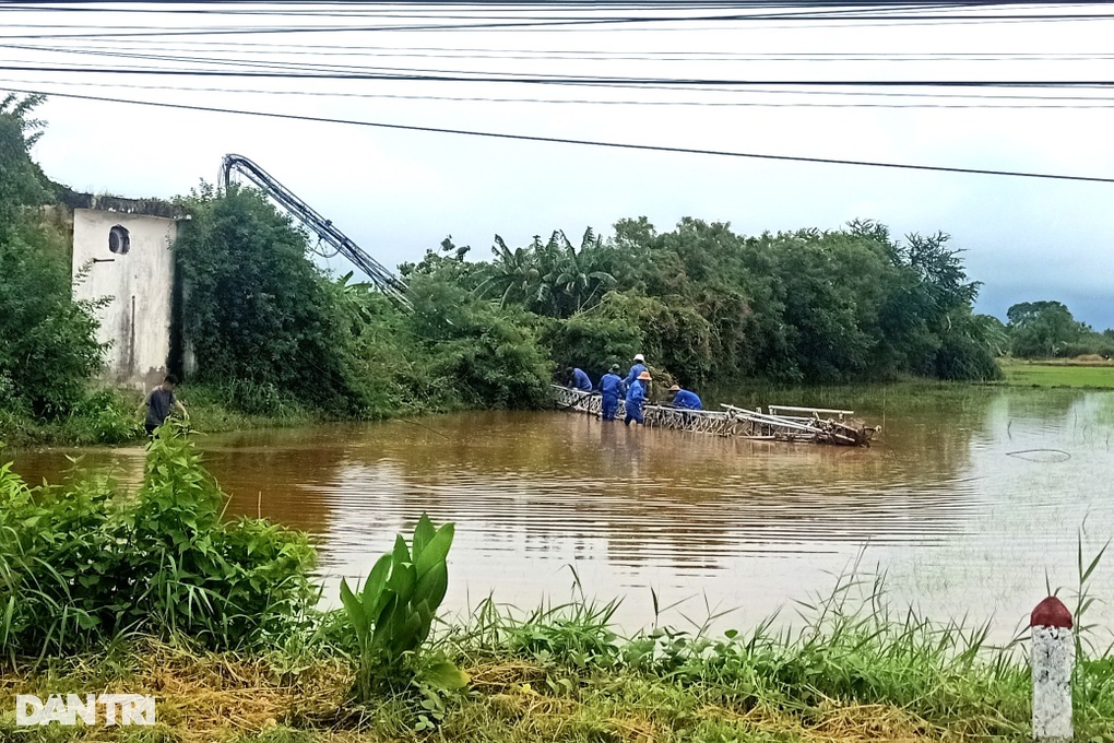 Mưa gió lớn làm nhà tốc mái, đường ngập, gãy cột thu phát sóng ở Bạc Liêu - 2 Mưa gió lớn làm nhà tốc mái, đường ngập, gãy cột thu phát sóng ở Bạc Liêu - 2