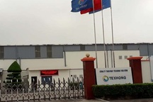 Khởi tố nhóm công nhân say sưa “xóc đĩa” trong nhà vệ sinh công ty may