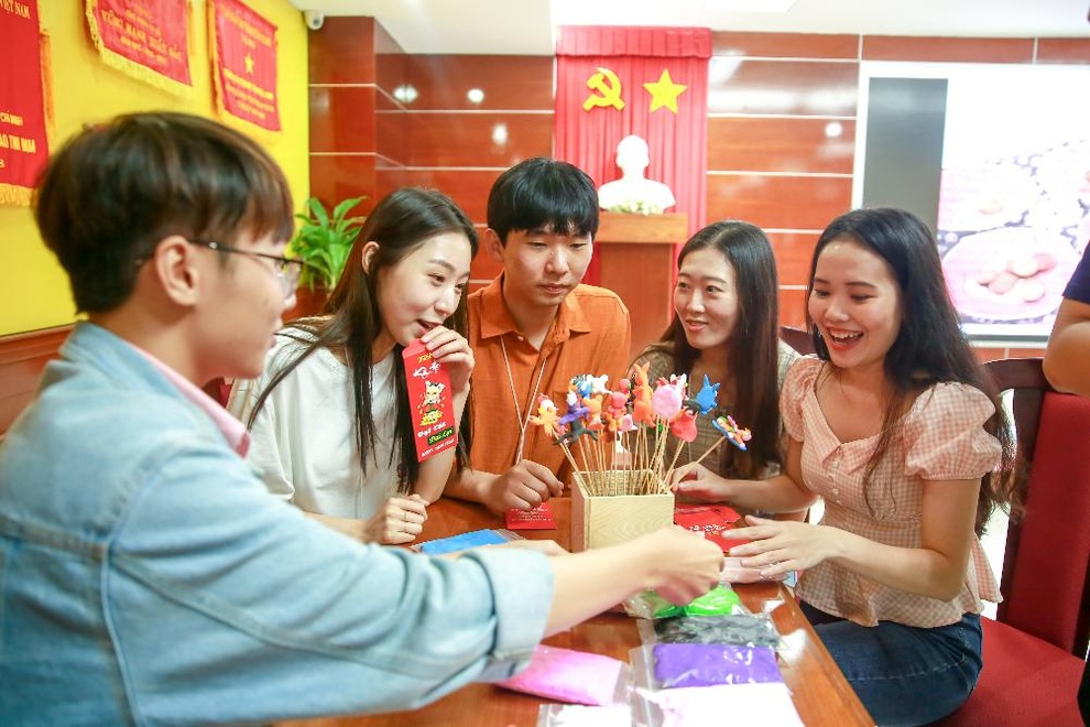 HUTECH tổ chức Hội thảo trực tuyến quốc gia về lĩnh vực KHXH-NV - 4 HUTECH tổ chức Hội thảo trực tuyến quốc gia về lĩnh vực KHXH-NV - 4