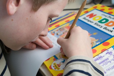 Nhận biết trẻ mắc bệnh tự kỷ