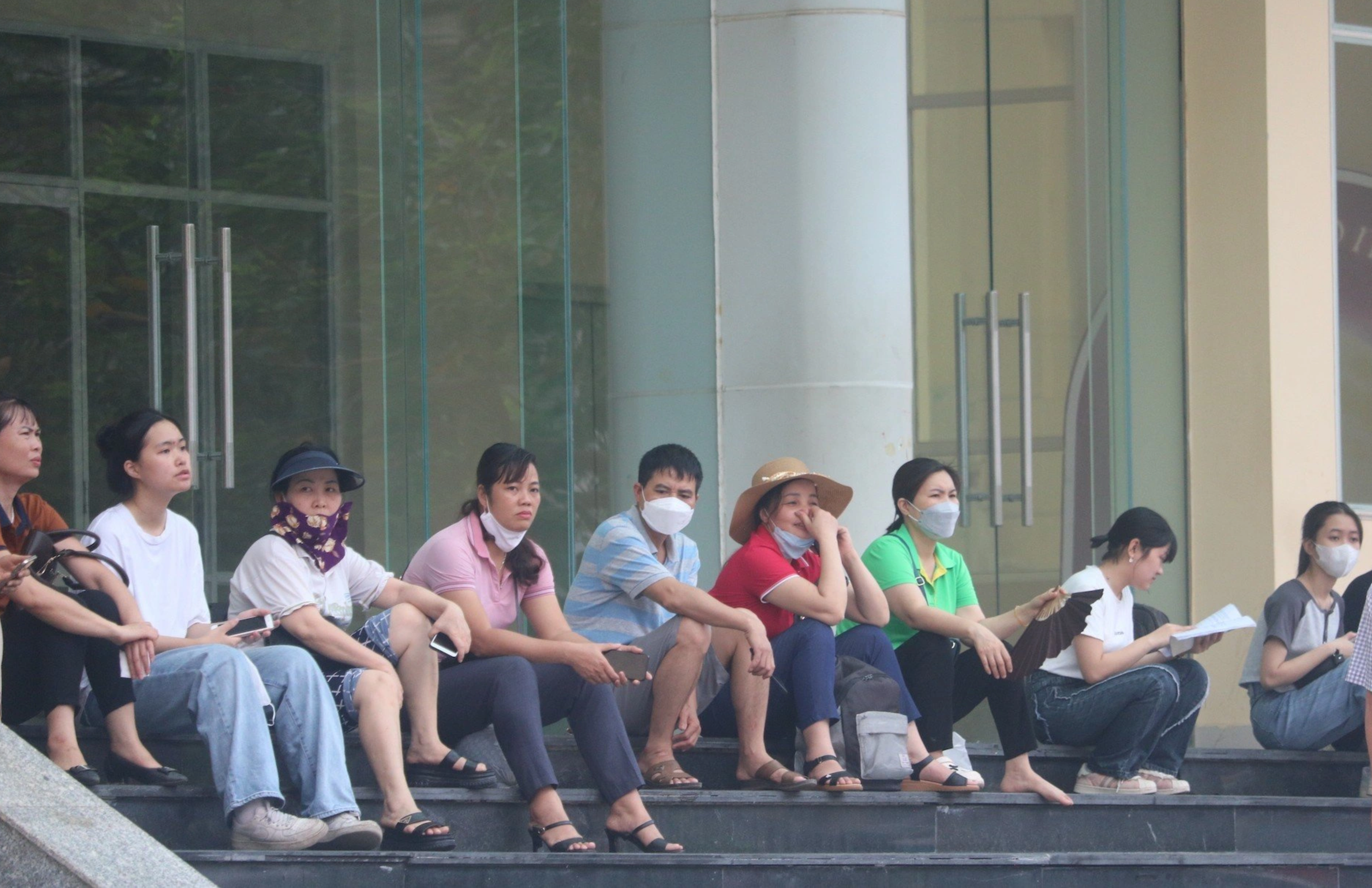 Thí sinh gặm bánh mì, lều chõng thi đánh giá năng lực Trường ĐH Sư Phạm - 13 Thí sinh gặm bánh mì, lều chõng thi đánh giá năng lực Trường ĐH Sư Phạm - 13
