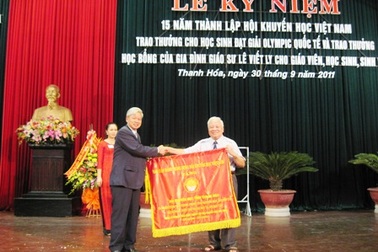 Thanh Hóa: Trao học bổng cho HS, SV nhân kỷ niệm 15 năm thành lập Hội KHVN