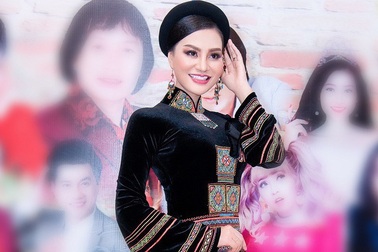 Nữ hoàng Trần Huyền Nhung hoá cô gái miền sơn cước tại sự kiện giải trí.