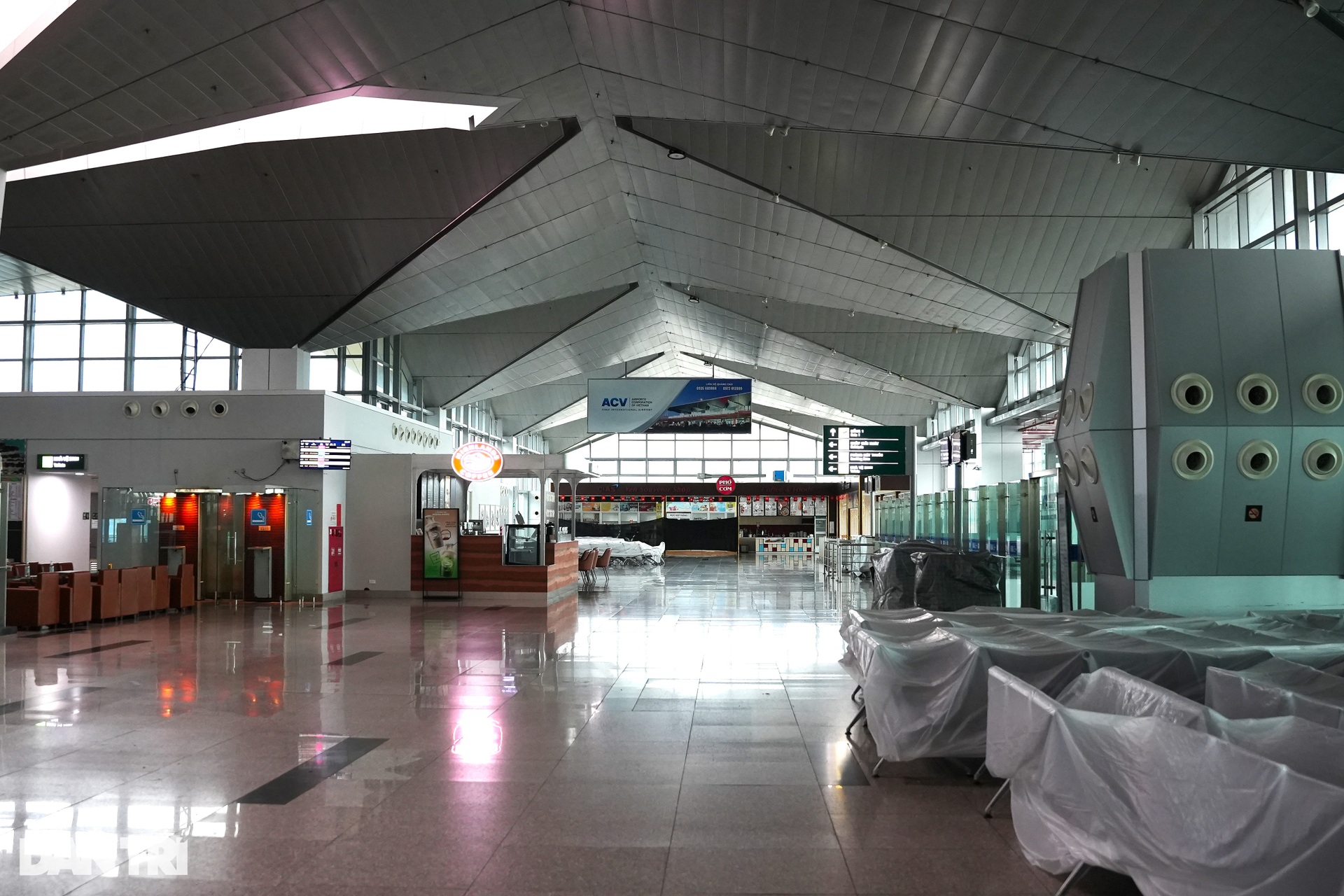 Sân bay quốc tế Vinh trong ngày đầu đóng cửa để sửa chữa - 5 Sân bay quốc tế Vinh trong ngày đầu đóng cửa để sửa chữa - 5