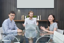 Nhân sự ngoại bất ngờ vì dân công sở Việt "cày việc điên cuồng"