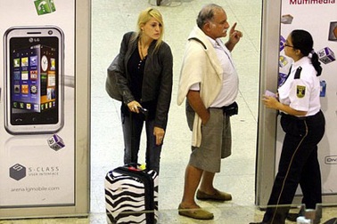 Bồ của Tevez công khai cuộc tình vụng trộm