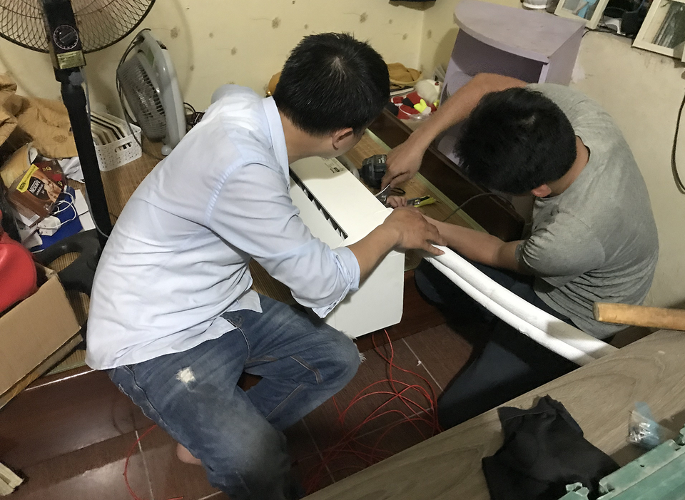 Nắng nóng cao độ, khách phát hoảng trước chiêu trò của thợ sửa điều hòa - 3 Nắng nóng cao độ, khách phát hoảng trước chiêu trò của thợ sửa điều hòa - 3