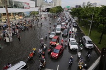 Chậm nâng cấp đường, chủ đầu tư phải bỏ tiền thuê máy bơm "siêu khủng"