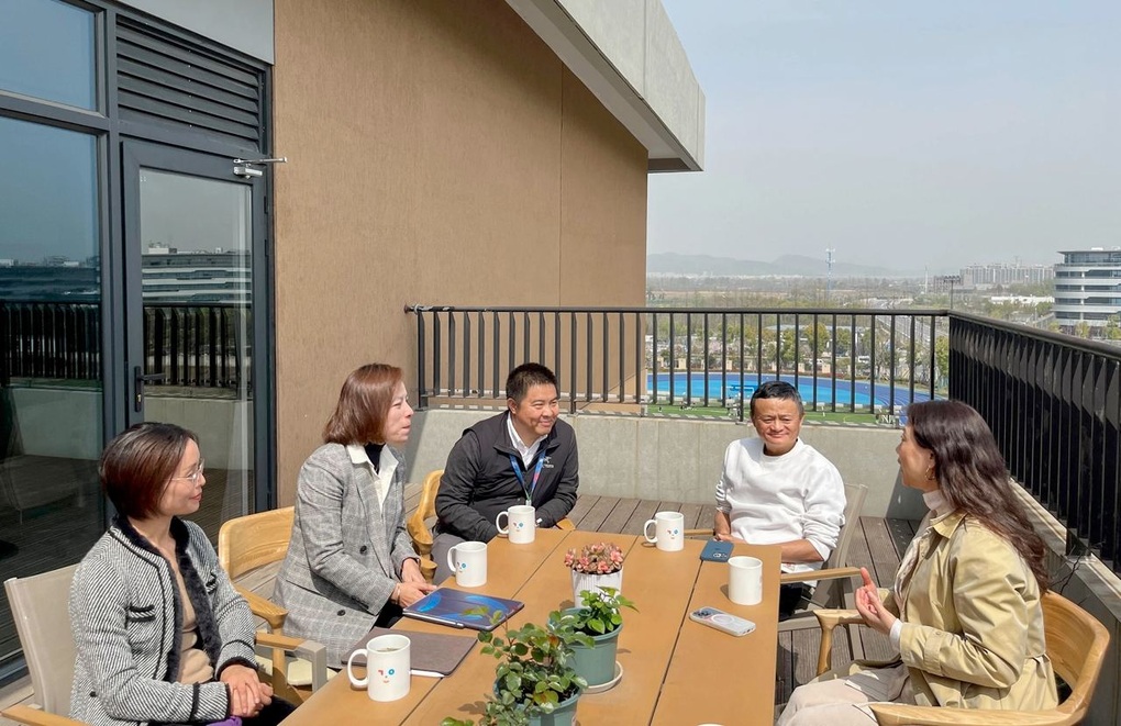 Tỷ phú Jack Ma trở lại Trung Quốc sau 1 năm sống tại nước ngoài - 1 Tỷ phú Jack Ma trở lại Trung Quốc sau 1 năm sống tại nước ngoài - 1