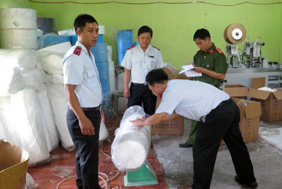 Thu giữ gần 80.000 khẩu trang y tế chưa được phép lưu hành - 4 Thu giữ gần 80.000 khẩu trang y tế chưa được phép lưu hành - 4