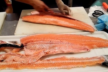 Chỉ 10.000 đồng/kg, chế đủ món với hải sản "nhà giàu"