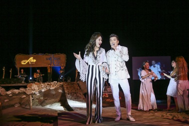 Hoa hậu Nhân ái Đỗ Lan trổ tài khiêu vũ