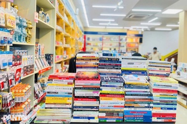 Chi đậm cho nhà sách mùa tựu trường: Hoá đơn dài 5m, hơn 56 triệu đồng