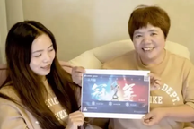 Cặp mẹ con nổi tiếng khi cùng là game thủ, phát trực tiếp chơi điện tử