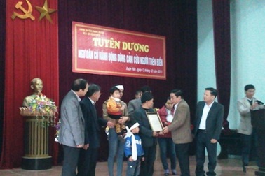 Chủ tịch nước tặng 20 triệu đồng cho ngư dân dũng cảm cứu người 