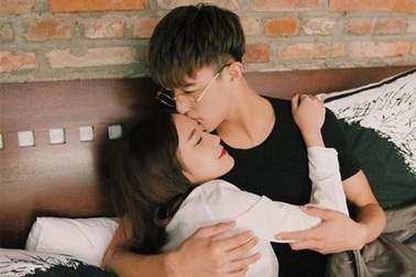 Nhờ bát chè 15.000 đồng, tôi vô tình lưu giữ "cảnh nóng" hộ bạn trai