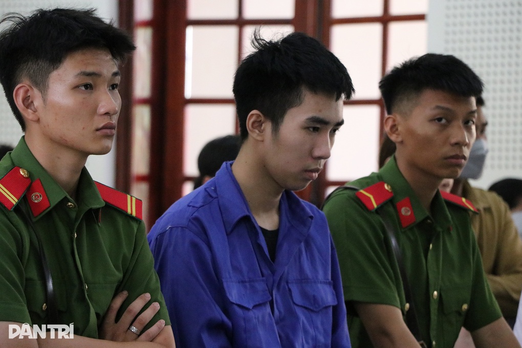 Mang dao đi trả cho bạn, nam thanh niên đâm chết 2 người - 2 Mang dao đi trả cho bạn, nam thanh niên đâm chết 2 người - 2