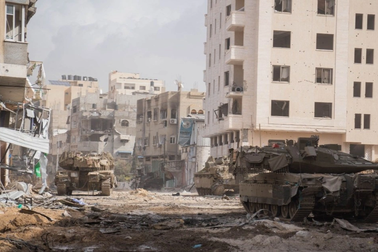 Bom khói, máy ủi quân sự Israel tấn công bệnh viện al-Amal ở Gaza