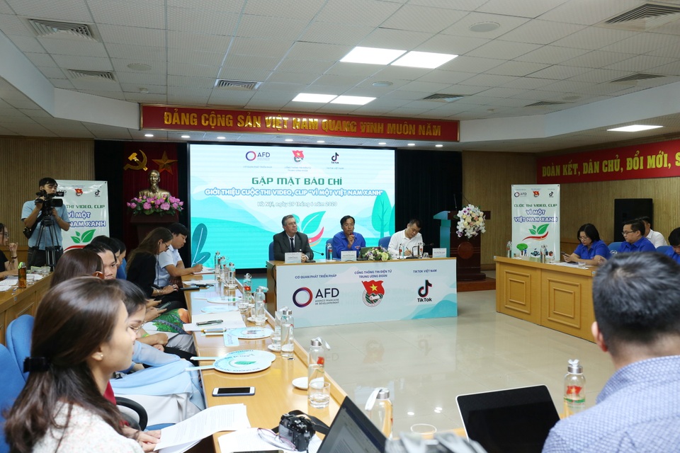 Hoa hậu Ngọc Hân tham gia cuộc thi làm video Vì một Việt Nam xanh - 3 Hoa hậu Ngọc Hân tham gia cuộc thi làm video Vì một Việt Nam xanh - 3