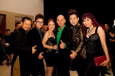 Phan Đinh Tùng dẫn vợ mới cưới đến mừng Minh Khang