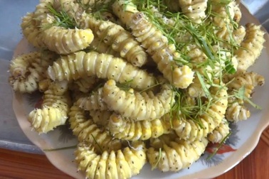 Mua mẻ tằm tươi sống lúc nhúc về ăn: Đại bổ như sâm