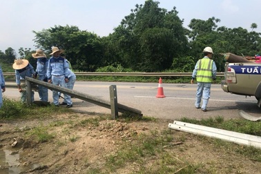 Xử lý các điểm bán hàng, quán ăn vi phạm hành lang cao tốc Nội Bài- Lào Cai