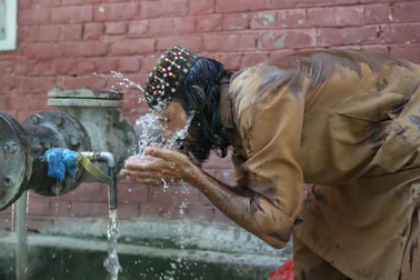 Người Ấn Độ, Pakistan sống trong cảnh nắng nóng "như địa ngục"