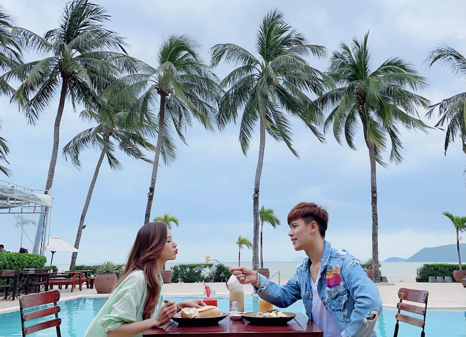 Midu: Nếu không phải là bạn thân sẽ xiêu lòng trước Trần Anh Huy - 3 Midu: Nếu không phải là bạn thân sẽ xiêu lòng trước Trần Anh Huy - 3
