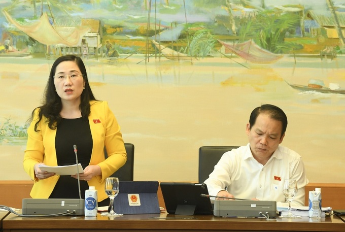 Phó Chủ nhiệm Ủy ban Tư pháp Nguyễn Thị Thủy phát biểu tại Tổ