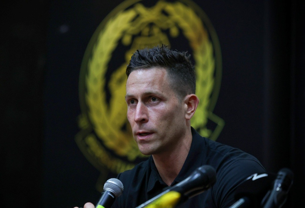 Cựu tuyển thủ Canada phủ nhận dính líu vụ cầu thủ Malaysia dùng giấy tờ giả - 1