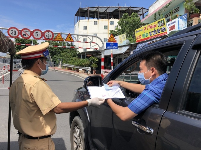 Chốt kiểm soát người ra vào Thành phố HCM.