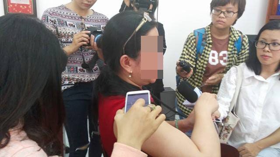 Câu chuyện đau thương sau cảnh bà nội gần 80 tuổi gồng gánh nuôi cháu và chắt - 4 Câu chuyện đau thương sau cảnh bà nội gần 80 tuổi gồng gánh nuôi cháu và chắt - 4