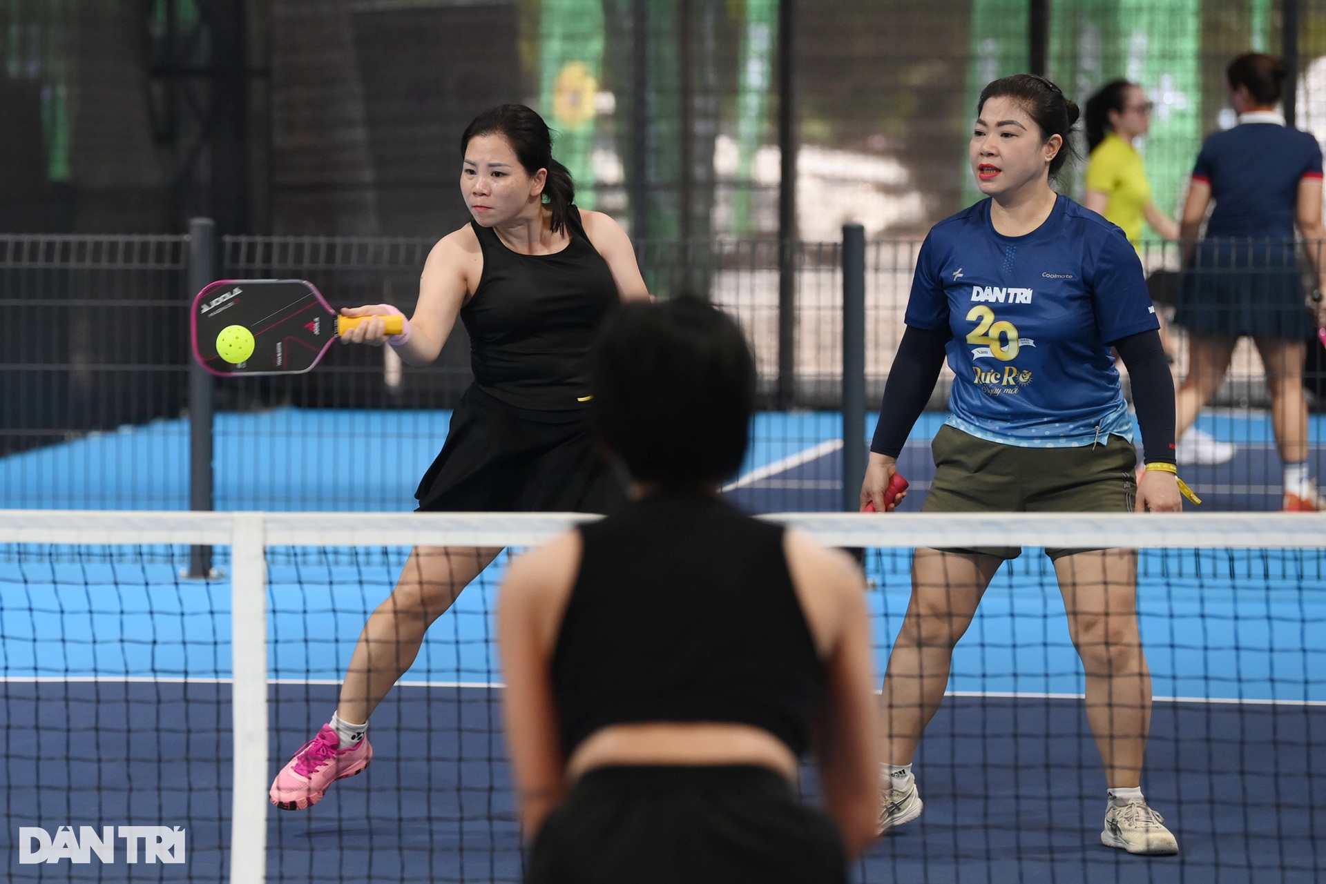 Giằng co kịch tính các trận đấu pickleball Dân trí 20 năm - Rực rỡ ngày mới - 12 Giằng co kịch tính các trận đấu pickleball Dân trí 20 năm - Rực rỡ ngày mới - 12