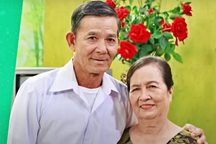 Hôn nhân hạnh phúc sau nhiều sóng gió của vợ chồng U70