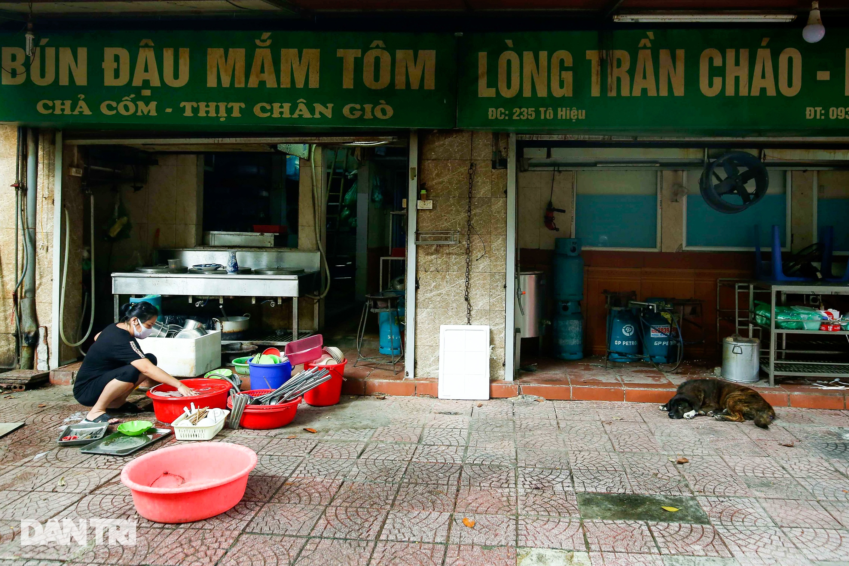 Ngày đầu hàng quán 19 quận huyện ở Hà Nội được mở cửa bán mang về - 4 Ngày đầu hàng quán 19 quận huyện ở Hà Nội được mở cửa bán mang về - 4
