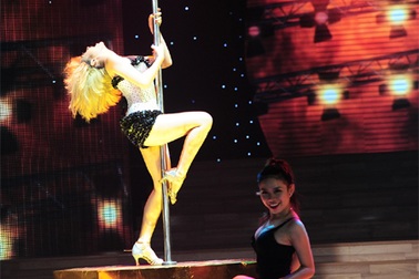 Bảo Anh gợi cảm trên sàn nhảy