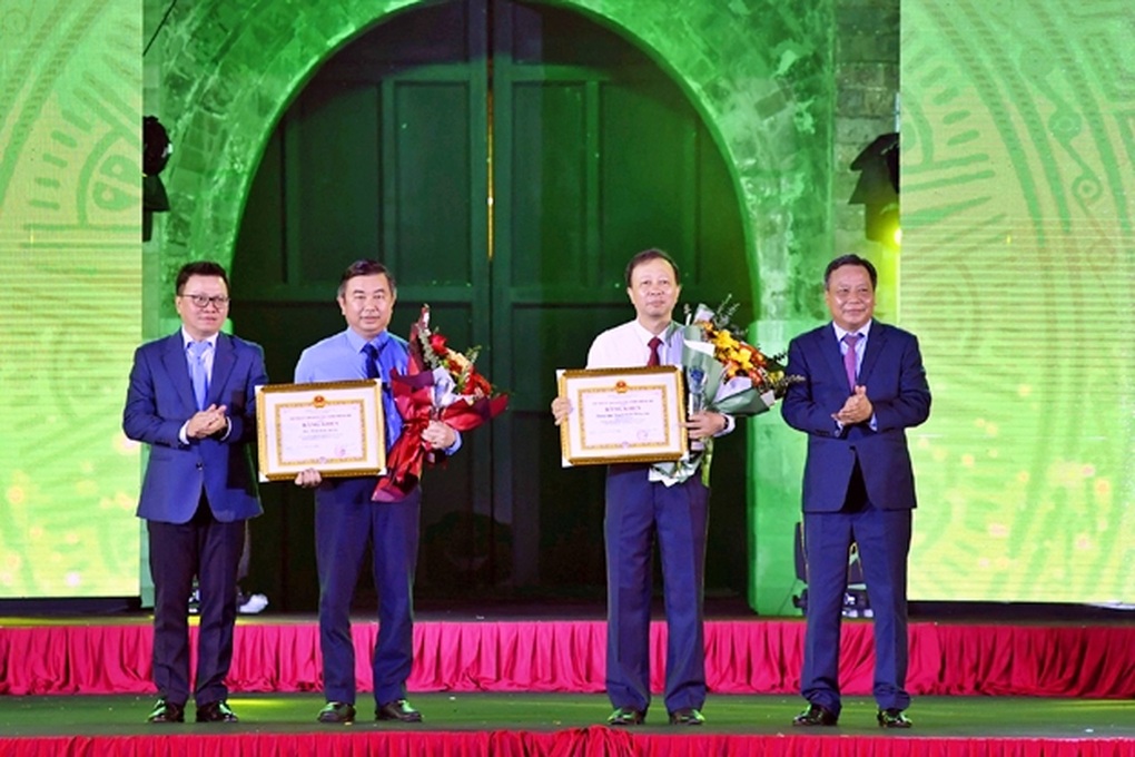 Trao Giải báo chí về Phát triển văn hóa và xây dựng người Hà Nội - 1 Trao Giải báo chí về Phát triển văn hóa và xây dựng người Hà Nội - 1