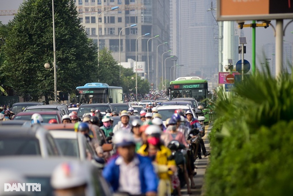 TP Hà Nội: Buýt nhanh BRT giúp giảm ùn tắc giao thông - 1 TP Hà Nội: Buýt nhanh BRT giúp giảm ùn tắc giao thông - 1