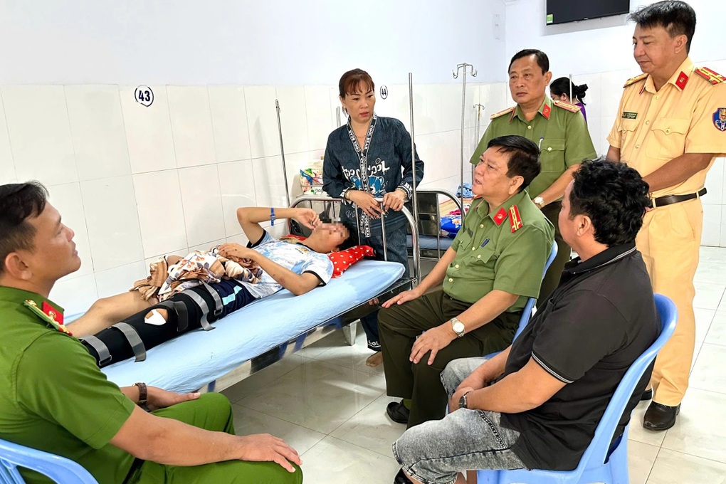 Chiến sĩ cảnh sát cơ động bị thương khi làm nhiệm vụ - 1 Chiến sĩ cảnh sát cơ động bị thương khi làm nhiệm vụ - 1