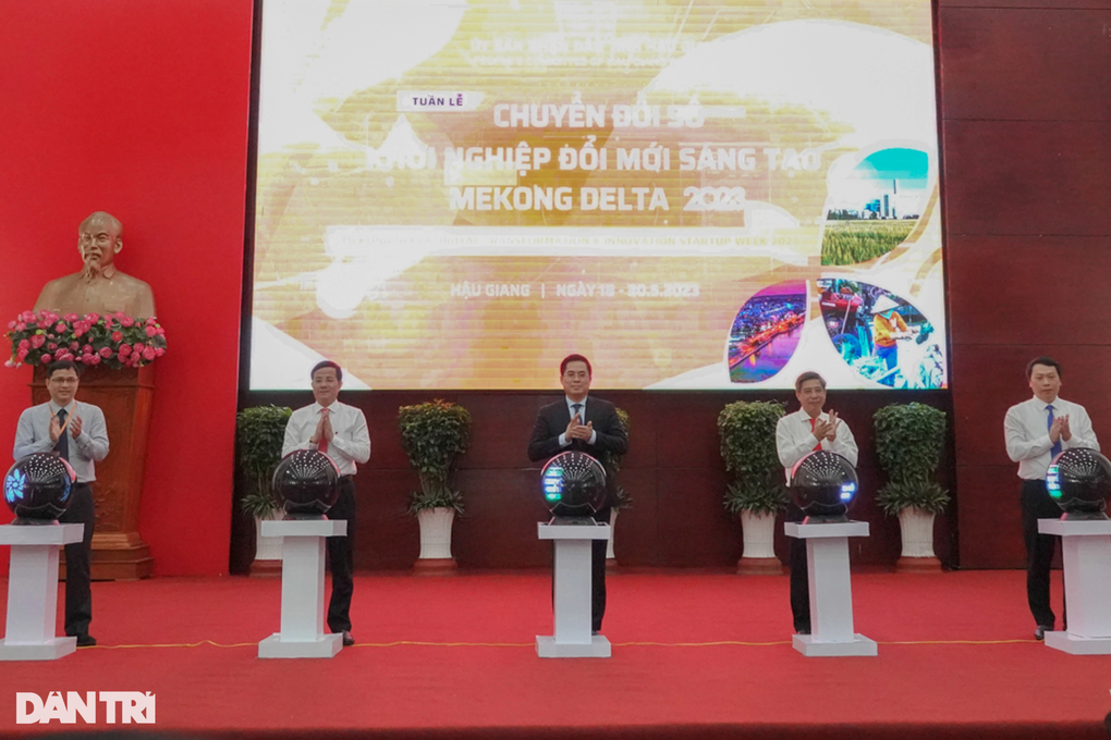 Hậu Giang khai mạc tuần lễ chuyển đổi số và khởi nghiệp đổi mới sáng tạo - 1 Hậu Giang khai mạc tuần lễ chuyển đổi số và khởi nghiệp đổi mới sáng tạo - 1