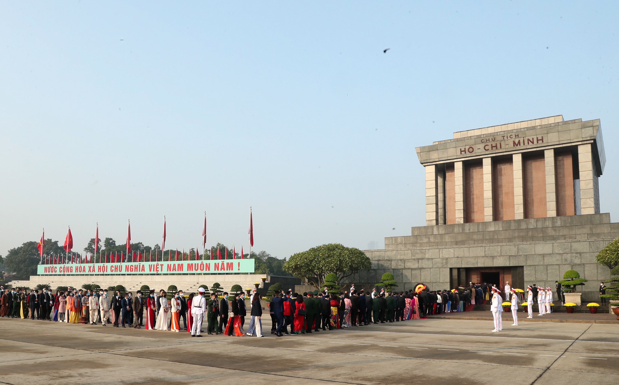 Đại biểu ĐH thi đua yêu nước toàn quốc vào Lăng viếng Chủ tịch Hồ Chí Minh - 7 Đại biểu ĐH thi đua yêu nước toàn quốc vào Lăng viếng Chủ tịch Hồ Chí Minh - 7