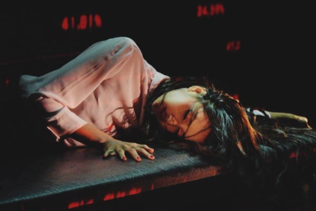 2 nữ nghệ sĩ bị tổn hại nặng nề sau show diễn của Lisa ở câu lạc bộ thoát y - 1 2 nữ nghệ sĩ bị tổn hại nặng nề sau show diễn của Lisa ở câu lạc bộ thoát y - 1