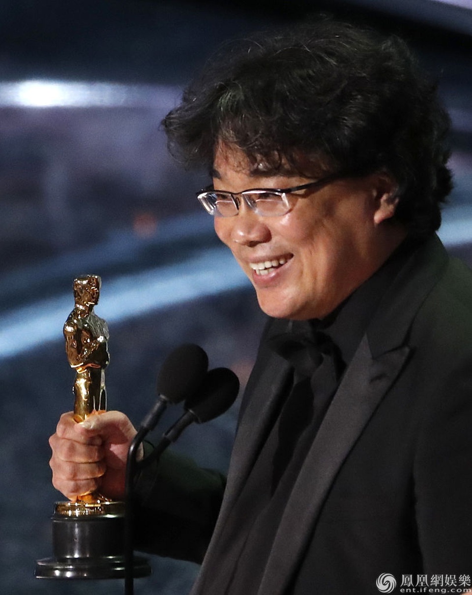 Khoảnh khắc rực rỡ của dàn sao “Ký sinh trùng” trên thảm đỏ Oscar 2020 - 18 Khoảnh khắc rực rỡ của dàn sao “Ký sinh trùng” trên thảm đỏ Oscar 2020 - 18