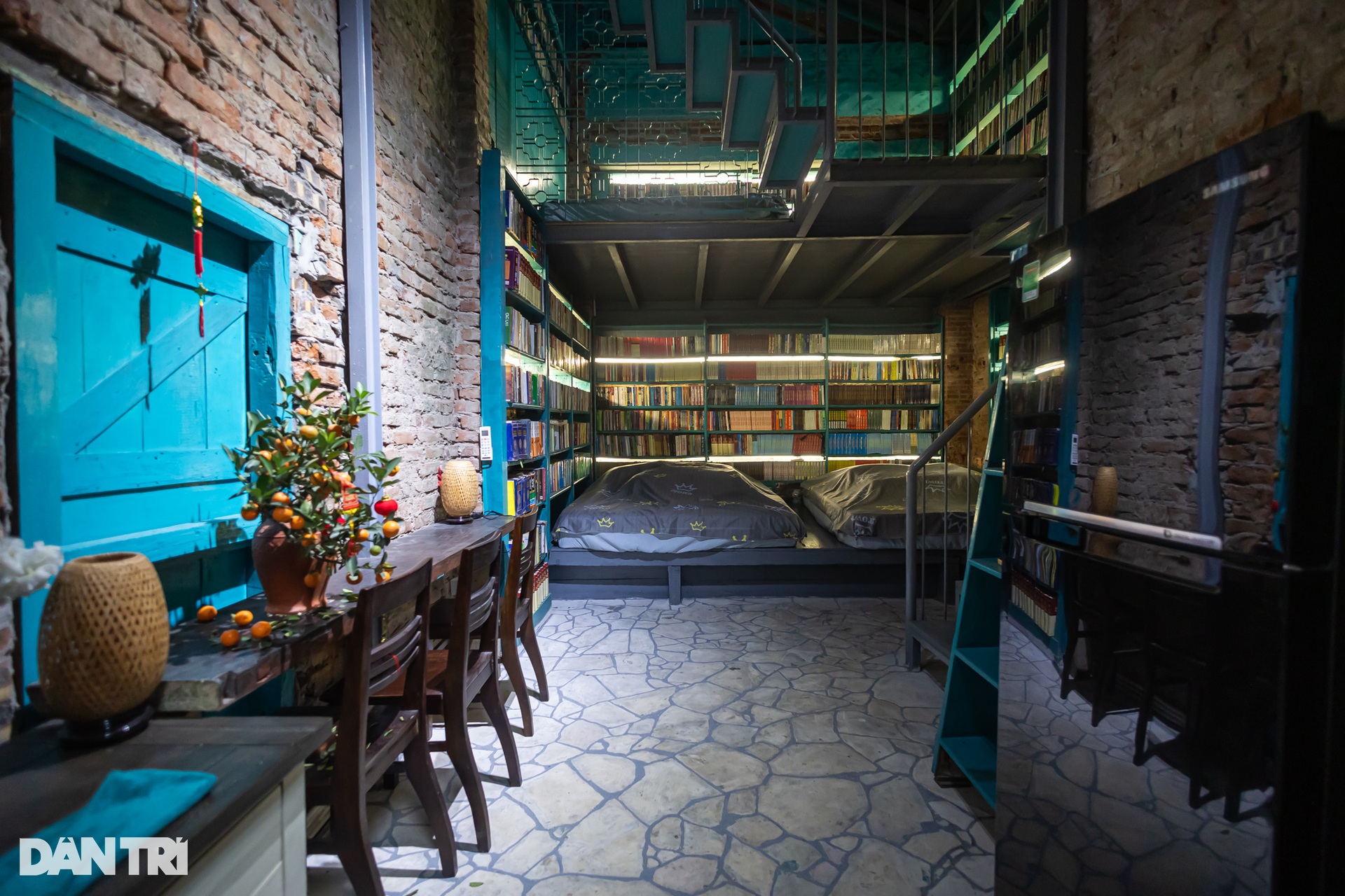 Căn phòng homestay chứa hàng chục nghìn cuốn sách ở Hà Nội gây sốt - 4 Căn phòng homestay chứa hàng chục nghìn cuốn sách ở Hà Nội gây sốt - 4